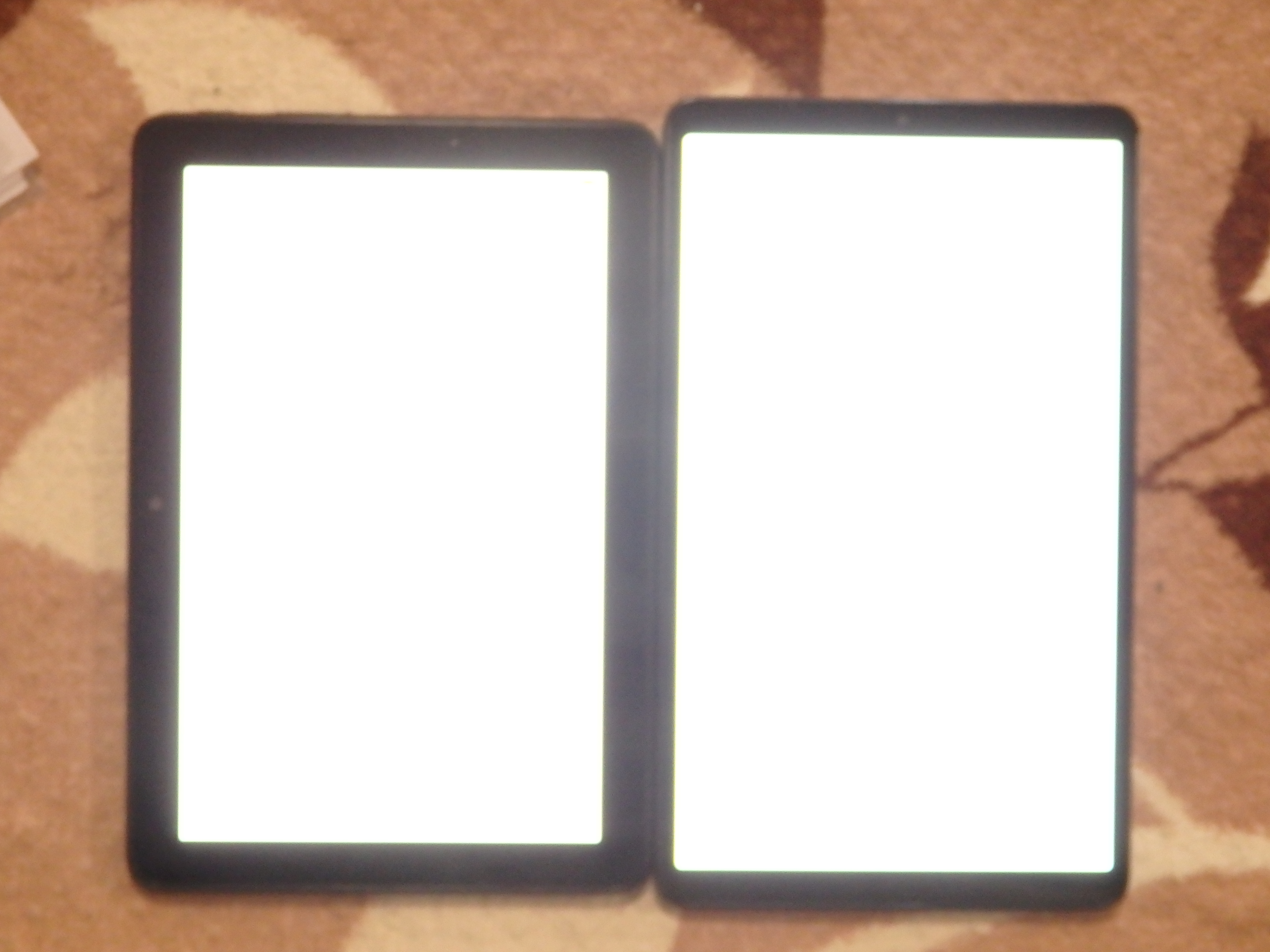 Fire HD 8とLAVIE Tab T8の画面サイズの比較